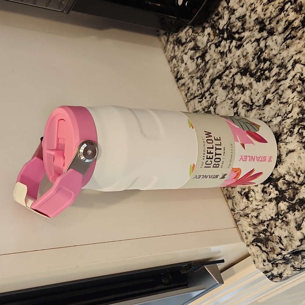 Stanley 24 oz. IceFlow Bottle with Flip Straw 2.0 – Mother's Day Collection